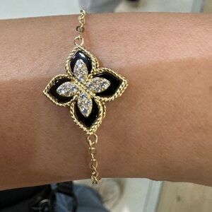 S🚫LD Brand new,pure 18k yellow gold,small floral precious stones.